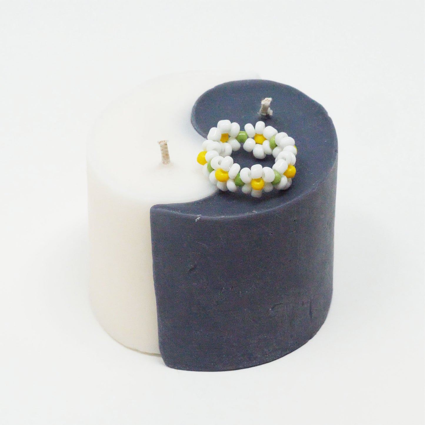 White n Yellow Daisy Bead Ring