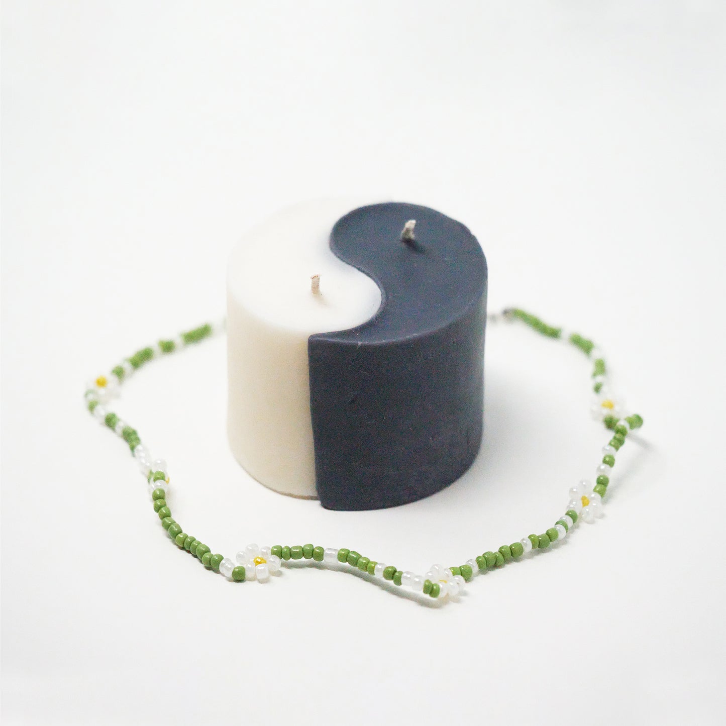 Green White Daisy Choker