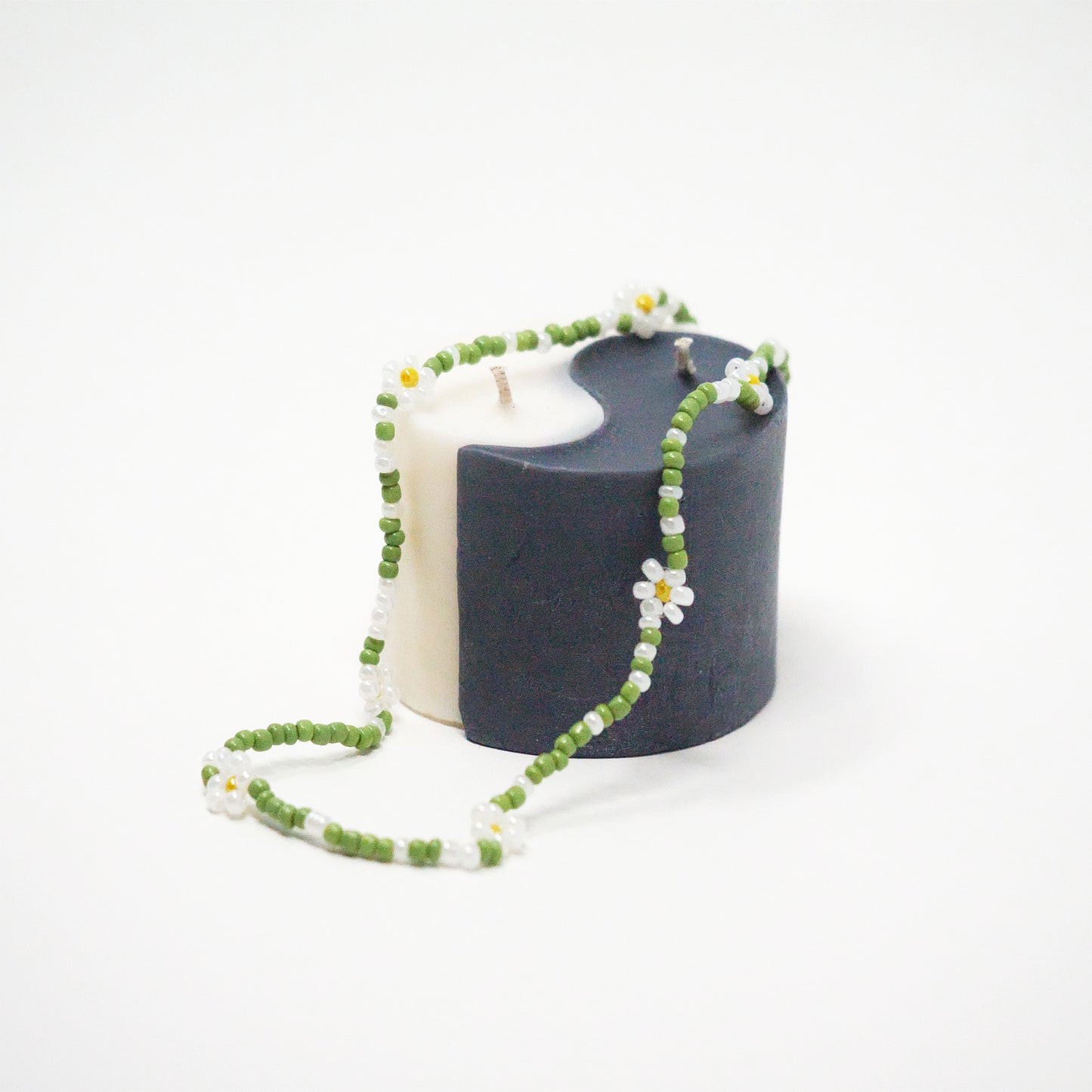 Green White Daisy Choker