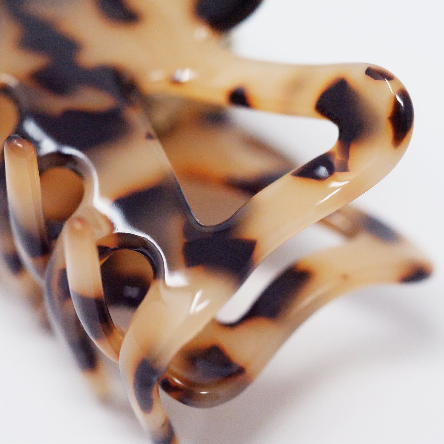 Tortoise Bow Claw