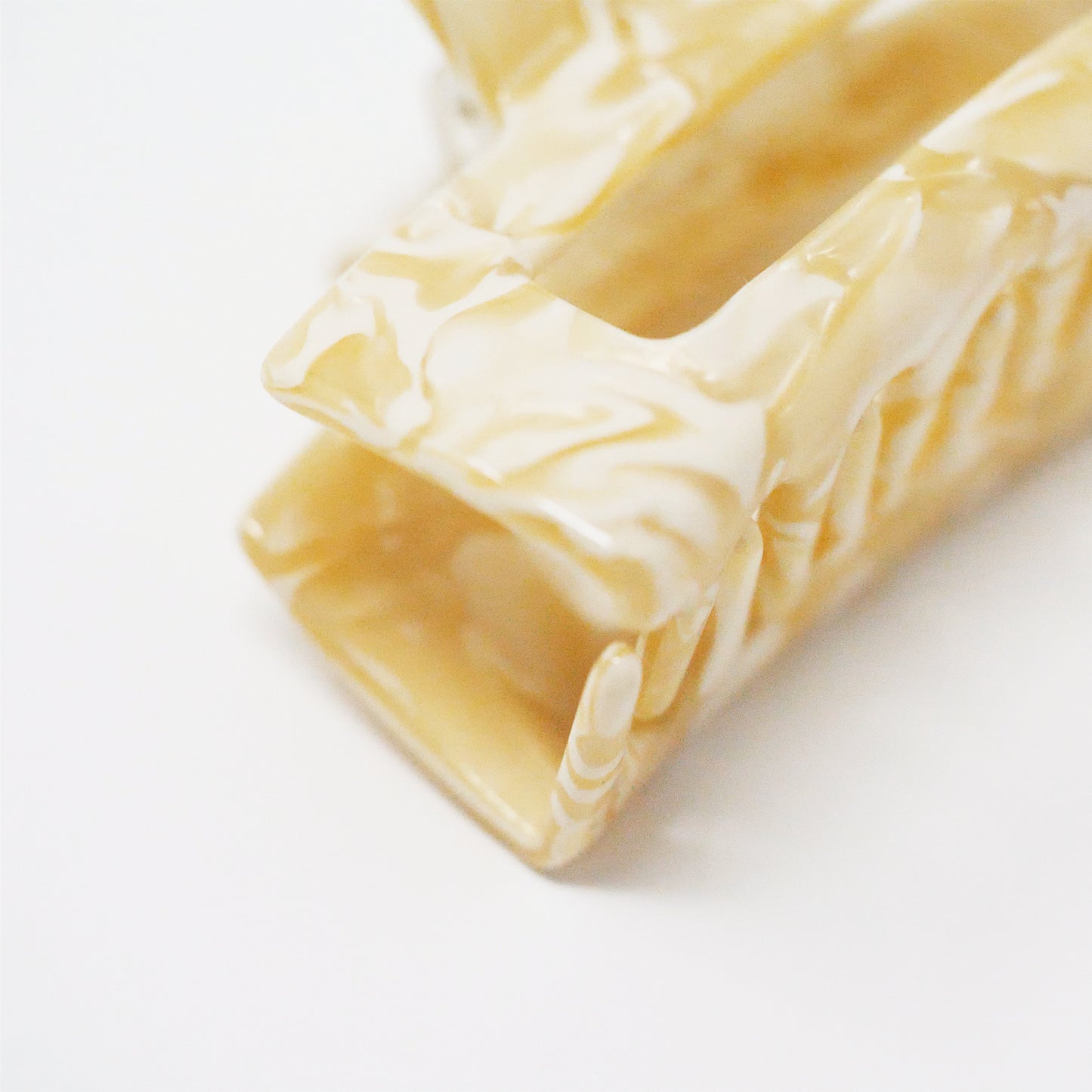Medium Buttercream Rectangle Claw